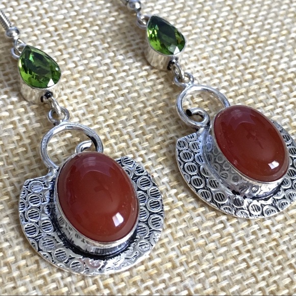 New Sim Peridot Quartz Crystal & Red Carnelian Silver Overlay Hook Earrings - Picture 3 of 7